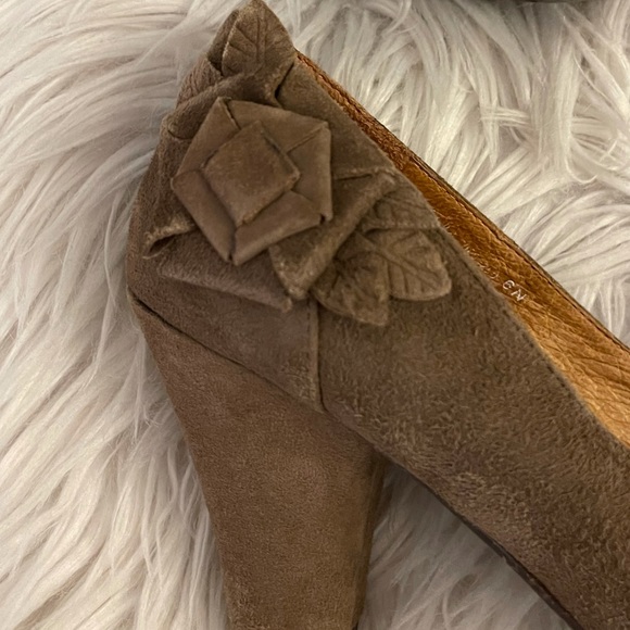 Anthropologie | Taupe suede | Naya Bakula heel - Picture 5 of 15